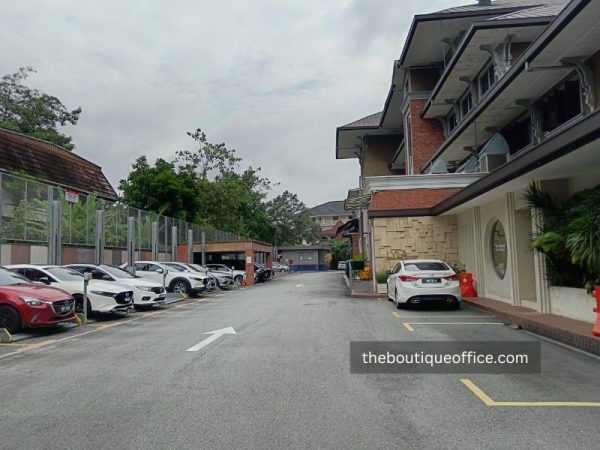 Luxury-Car-Showroom-for-Rent-Kuala-Lumpur-600x450-1
