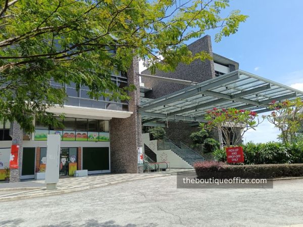 Private-International-College-University-School-Campus-600x450-1